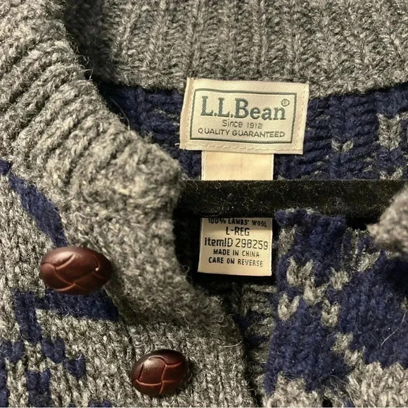 L.L. Bean 100% lambswool snowflakes blue grey  sweater - Picture 2 of 7
